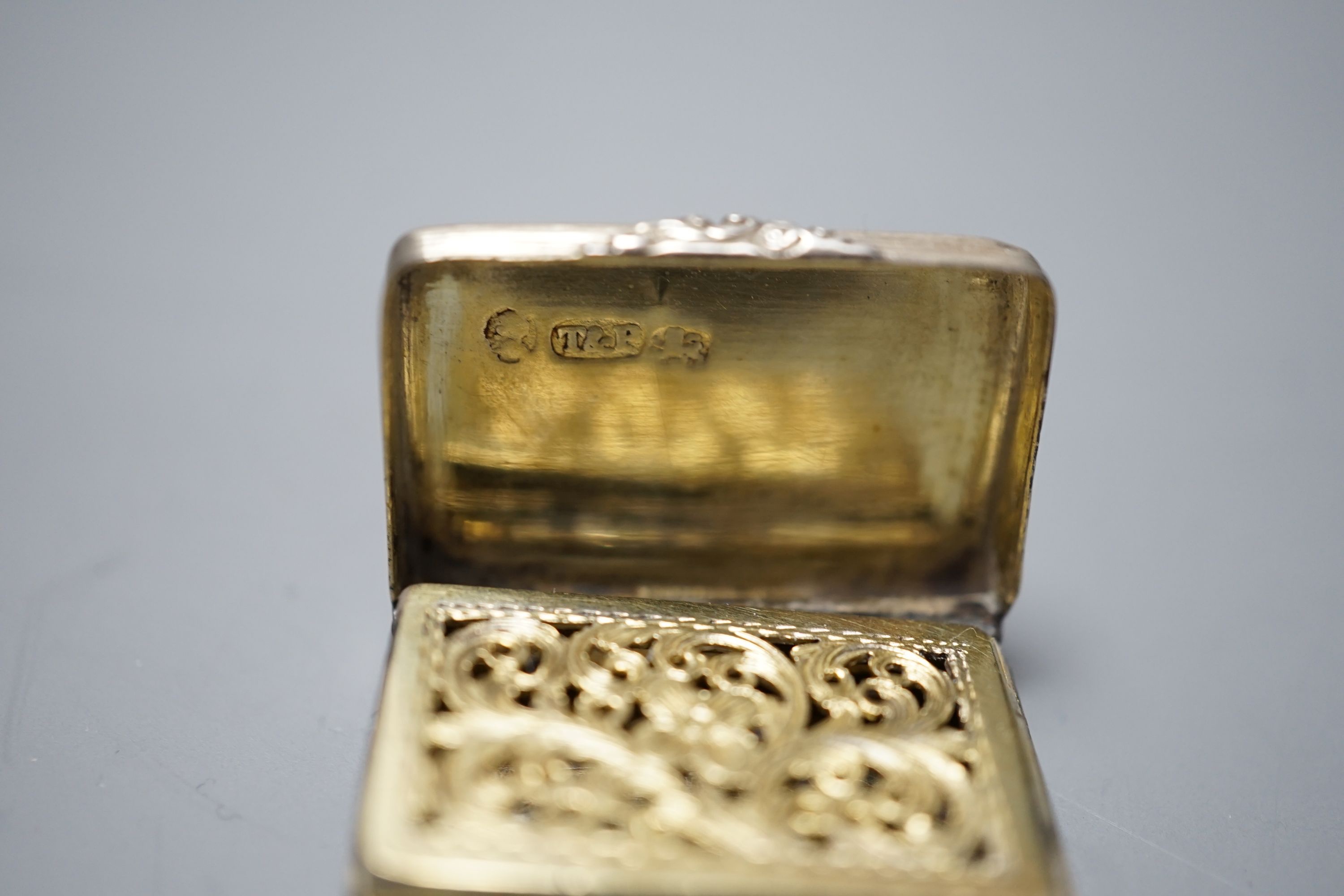A William IV engraved silver rectangular vinaigrette, Taylor & Perry, Birmingham, 1831, 27mm.